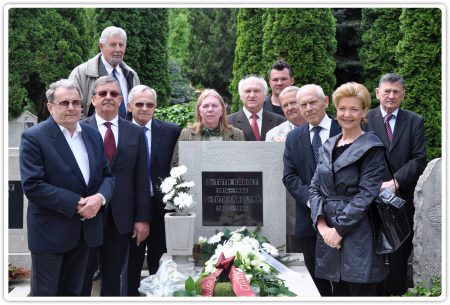 2014.04.30. Prof. Dr. Tóth Károly sirhelyénél