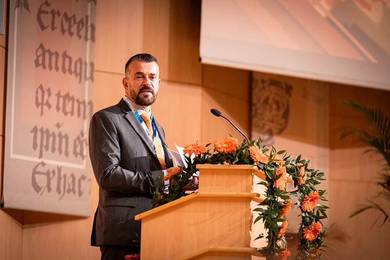 Dr. Enzo Bondioni